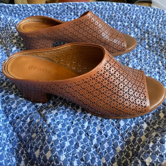 Gentle Souls by Kenneth Cole Post Laser-Cut Leather Mules Saddle - Picture 7 of 15